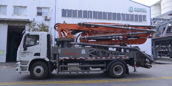 客戶在考慮泵車底盤時，有4點因素會受到影響