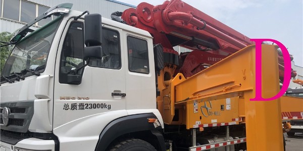 小型混凝土泵車減震時(shí)注意事項(xiàng)