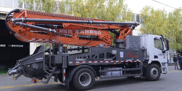 當你考慮32米小泵車時，有哪些點是在選擇時要注意的呢？