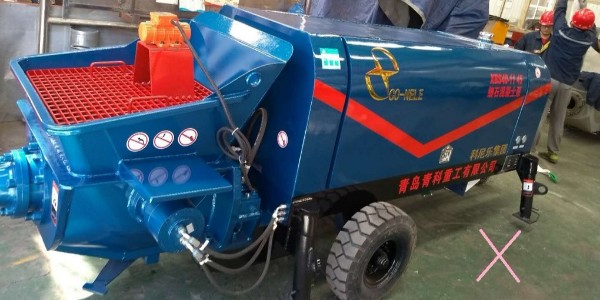 混凝土輸送泵管道內(nèi)的拌合物結(jié)塊或沉淀該怎樣處理？